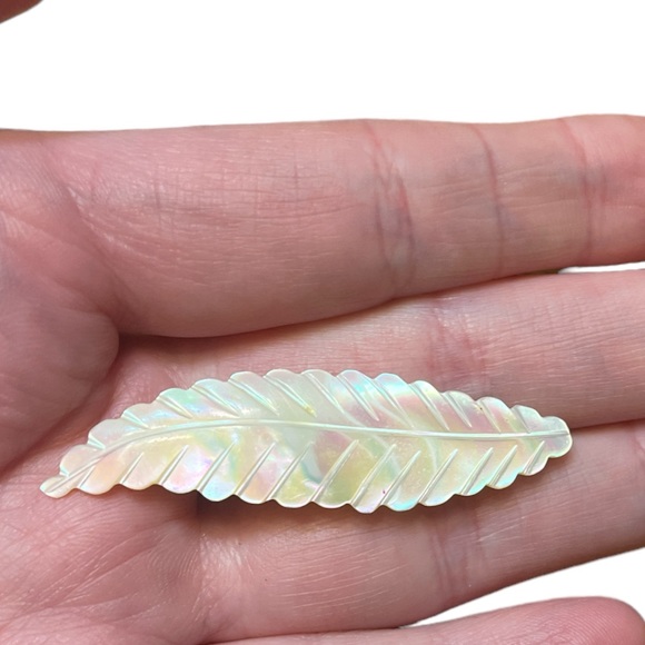 Vintage Jewelry - Carved Mother of Pearl Leaf Brooch
